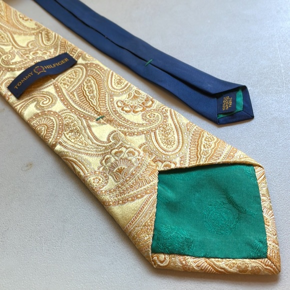 Tommy Hilfiger 3.5” X 60” gold paisley dual pattern necktie tie 100% silk - Picture 3 of 8